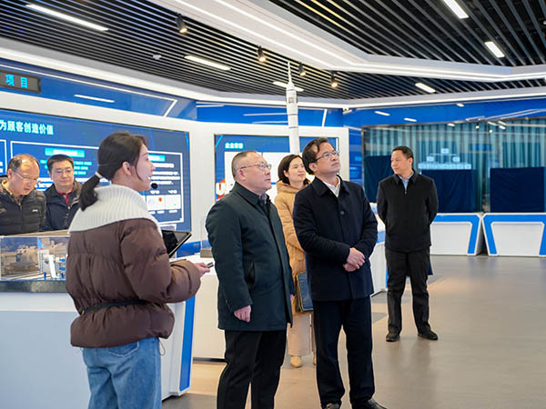 省工信廳副廳長歐陽曉風(fēng)一行蒞臨頂立科技調(diào)研 (2).JPG 省工信廳副廳長歐陽曉風(fēng)一行蒞臨頂立科技調(diào)研 (2).JPG